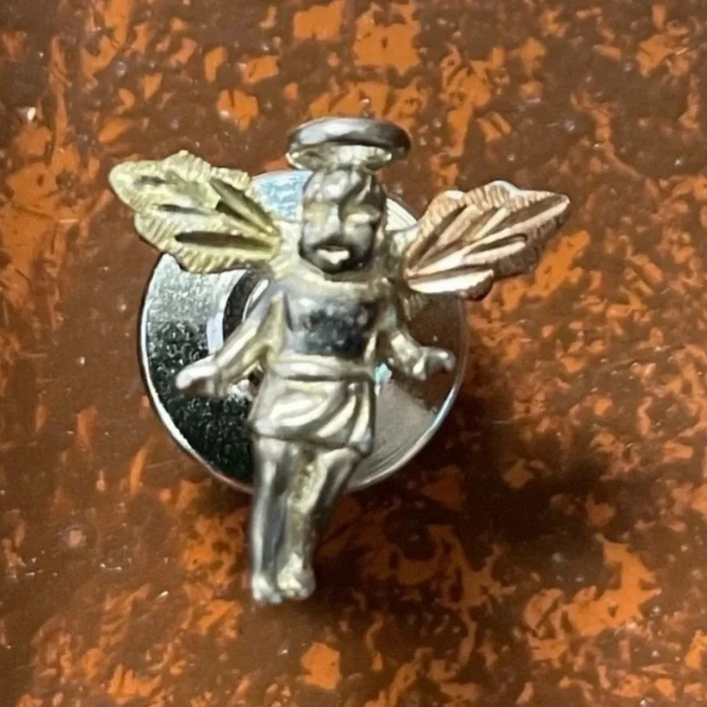 Vintage Black Hills Gold Angel pin.